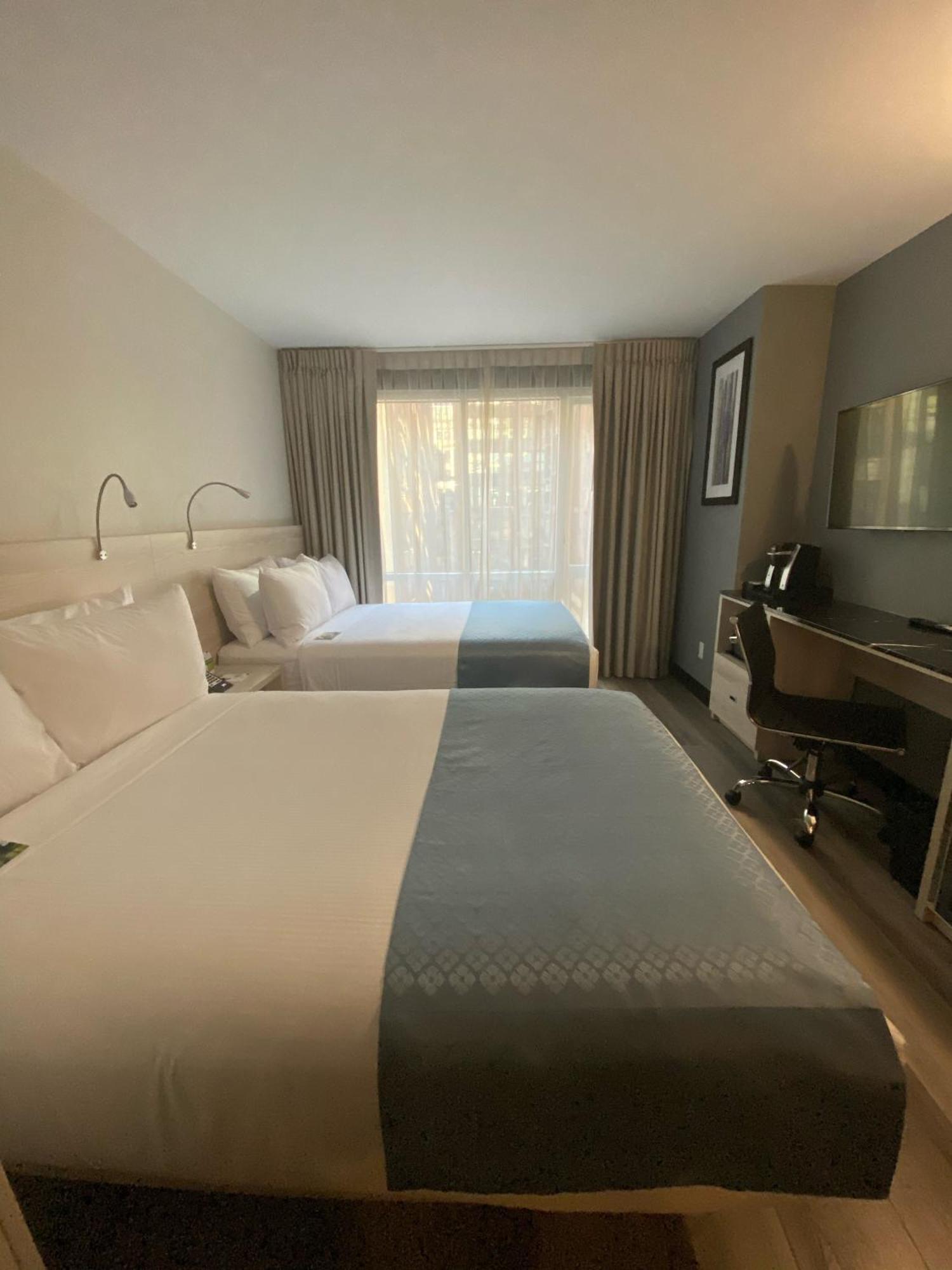 Double Room Two Double Beds View Non-Smoking