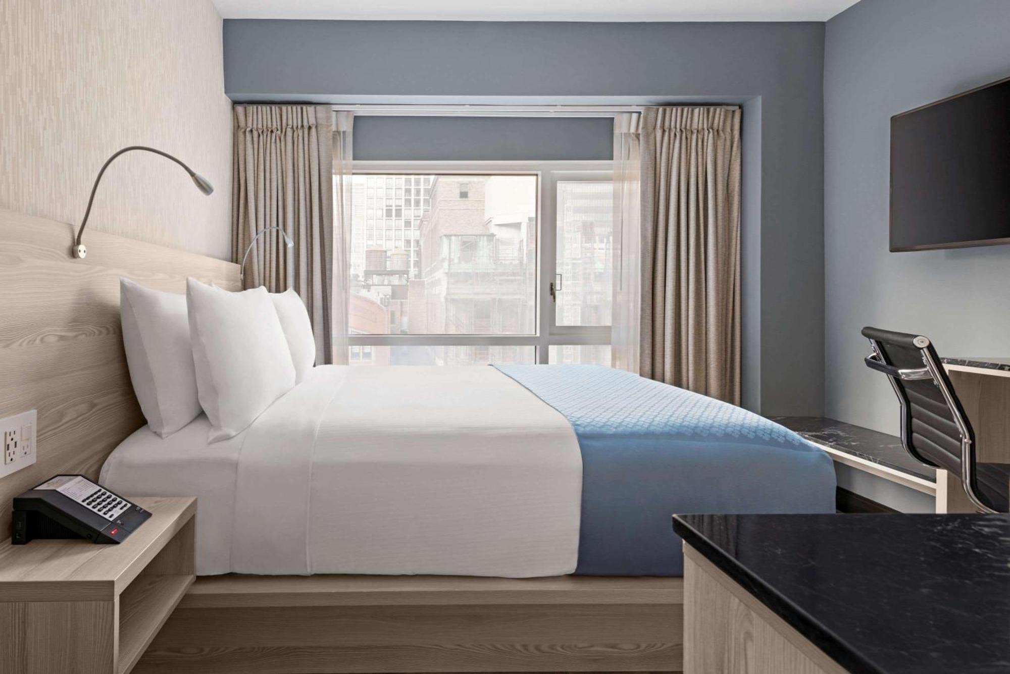 King Room with Empire View - Non-Smoking,1284709774:JPEG